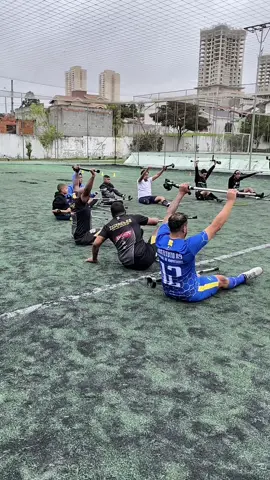 Quem vê o treino, talvez não imagine tudo o que existe por trás. Superação, disciplina e muita vontade de vencer. Sábado foi mais um dia de aprendizado e evolução com o time de futebol de amputados do Corinthians. O sonho continua! ⚽🙏🖤🤍 #futeboldeamputadosmogi #amputado #superação #juntospelogustavo