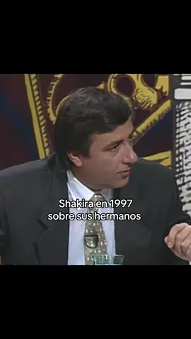 Siempre olvido ese detalle #shakira #90s #piesdescalzos👣 #lmynlworldtour #colombia 