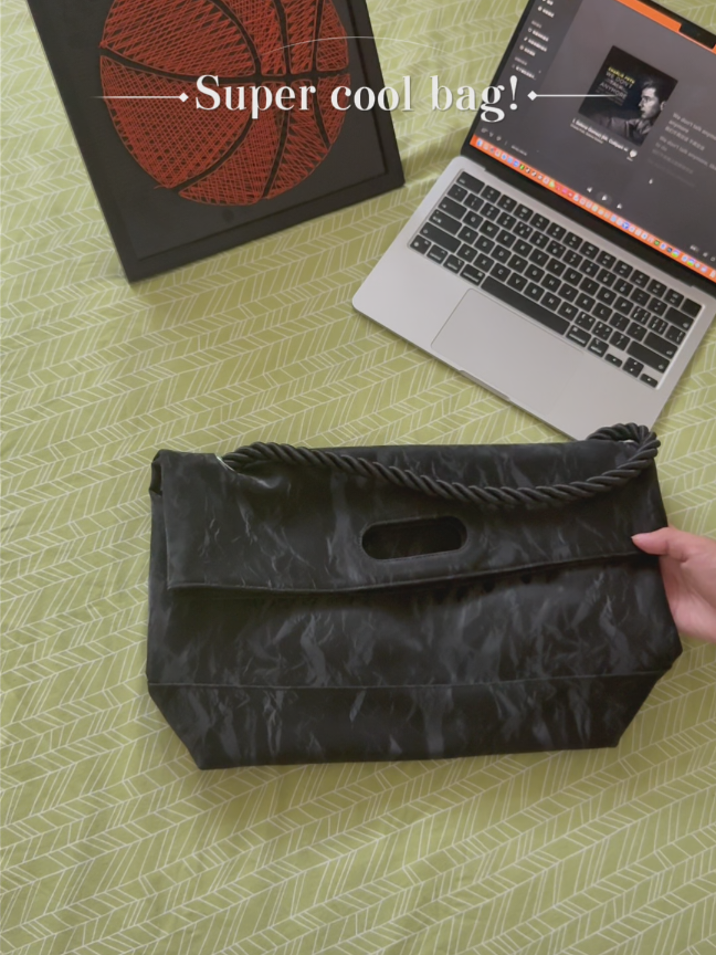 Wear it in three styles: handheld, shoulder or crossbody.#dealforyoudays #summerwins #totebag #dailyoutfits #collegebag 