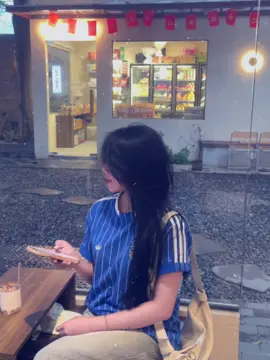 —“...Có lẽ đến một độ tuổi nào đó, chúng ta sẽ thôi mong chờ một cái kết đẹp, mà chỉ mong bản thân đủ vững vàng để đi qua những ngày chênh vênh. Một đời rực rỡ thì tốt, bình thường cũng chẳng sao, đừng chèn ép bản thân quá, cũng chỉ là một đời thôi mà...”.                                                          —- Thời gian chẳng khoan dung bao giờ ! Không có sự quay ngược,không có “ một lần nữa “ 🧏🏻‍♀️#bichphuong #xuhuong #fypシ #chillchill 