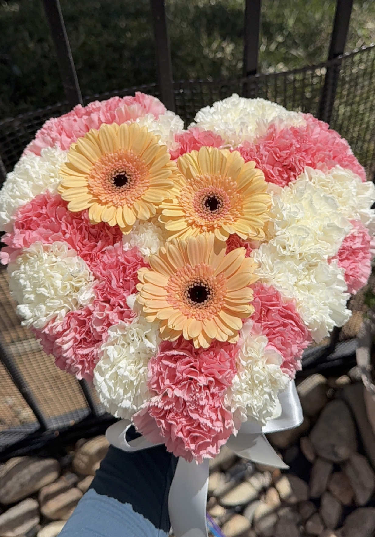 3 daisies for a 3 month anniversary 💐🌸✨  #fyp #amor #flowers #parati #florist 