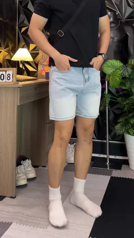Quần short Jean trên gối tôn dáng dễ phối đồ anh em nên tham khảo nhé 