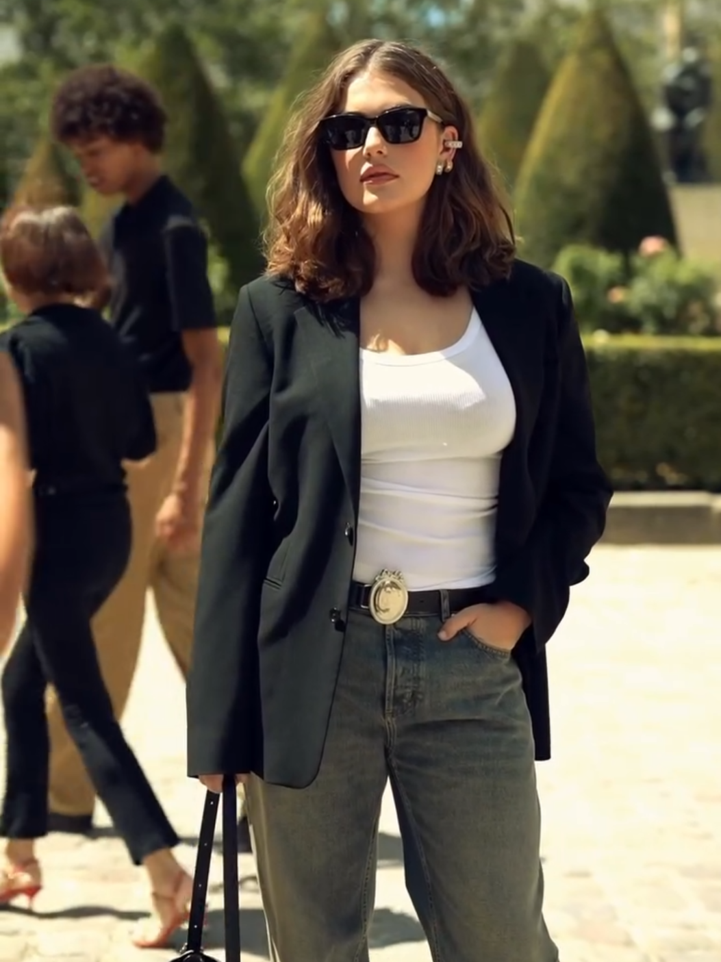 SCREAMS AURA @ella bright :) @dior #ellabright #hannahwells #offcampus #garrettgraham #belmontcameli 