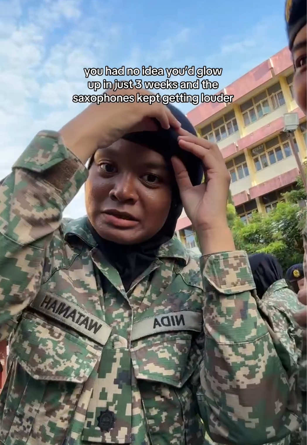 benda paling tak expect in my life kena hadap 4 minggu kawad NONSTOP memang hitam legam la kulit akuuuu, i tak tahu nak cakap apa, rasa koyak gak semualah. Kena shaming mesti la ada tapi dah biasa dah biasala palapes kan. During that time memang i fikir habis je tauliah ni mmg i nak my skin back, nak fokus cerahkan with right skincare and u know what dalam 3 minggu je i guna moisturizer elformula yang warna pink tu and it work gila gilaaa, my skin turns bright and dari kusam terus jadi soft, nak nangisss sangatttt sebab dh jumpa moisturizer yang suit dengan kulit i.  Semua sbb my friends suggest pakai mositurizer elformula tu diorang cakap boleh cerahkan kulitt so yes ive already tried it.. besttt sangatttt and memang i consistent je pakai sampai sekarangggg>>>>> loveee #elformula #skincare #palapes #ukm #upm