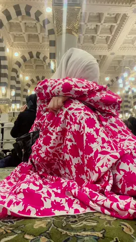 Jb koii Sahara na bcha tu ma yahan a gaii ma madina ma a gaii 😭😭😭😭😭🤲🏻❤️ #fyp #madina #rozarasool #masjidnabawi #saudia