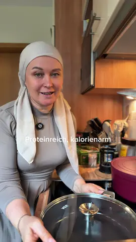 ролика с тушёной капустой и курицей: #HighProteinMeals  #HealthyEating  #MealPrepIdeas  #ProteinRecipe #FitnessNutrition