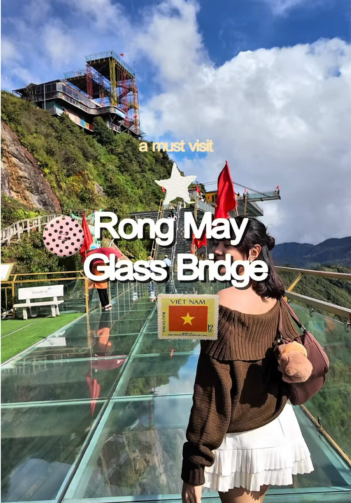 if you want a buwis buhay experience in sapa vietnam 😆🇻🇳  #sapavietnam #vietnamactivities #vietnamglassbridge #glassbridge #vietnamtravel 