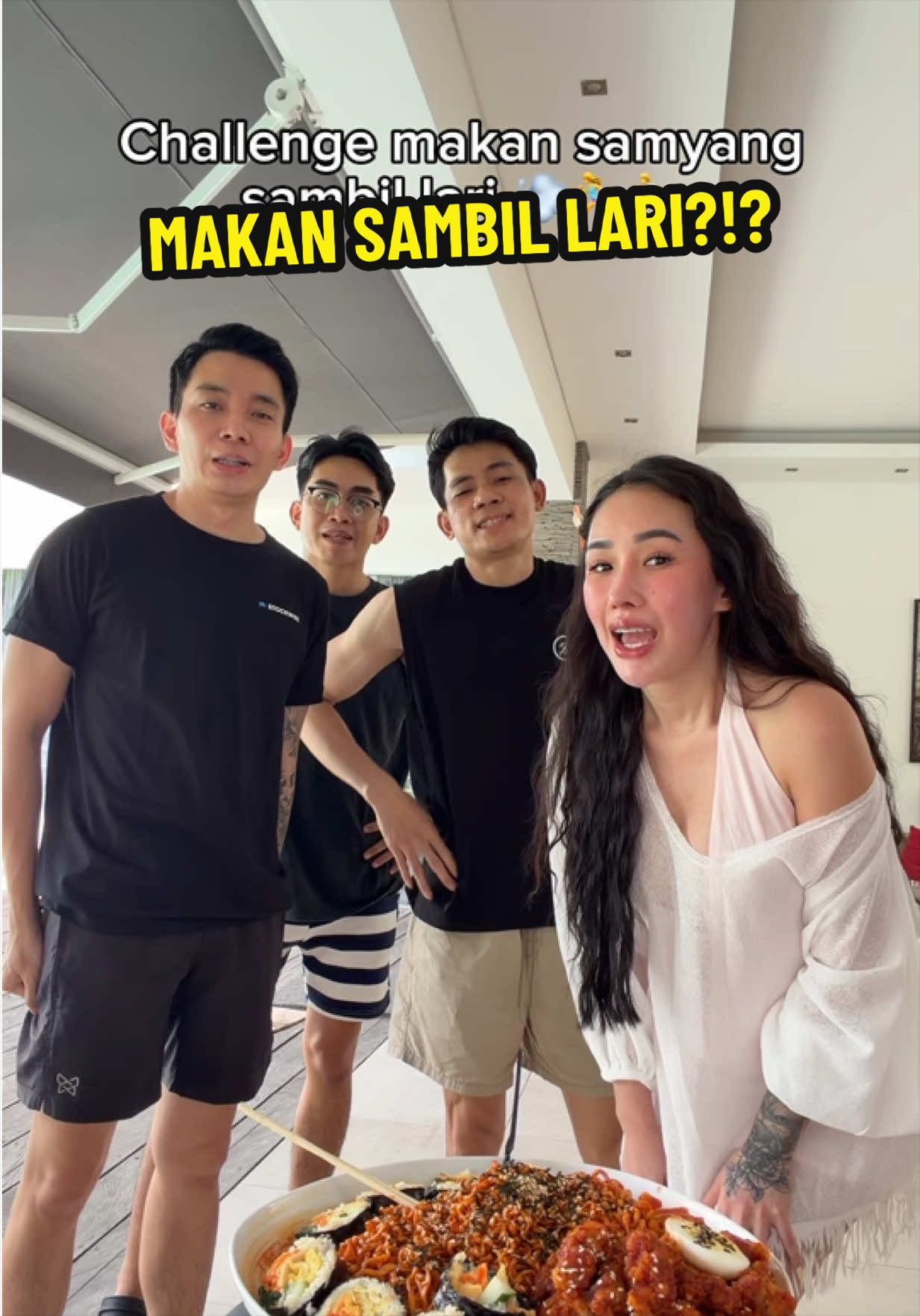 Makann sambil ngakak 😂🤣