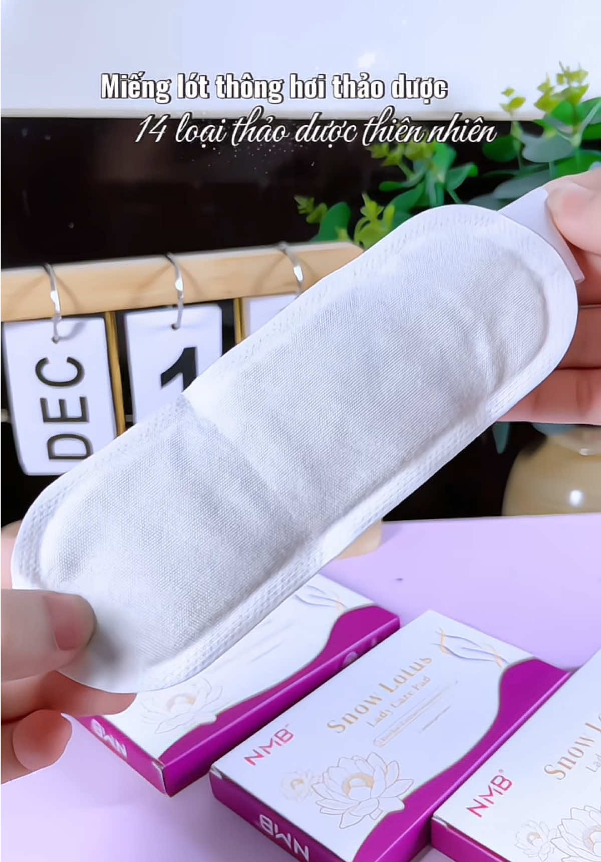 Con gái nhất định nên biết em này! 🌿 14 thảo dược trong 1 miếng. Nhỏ gọn, tiện mang theo, cho cảm giác khô thoáng và dễ chịu mỗi ngày. 💚🛒 #bangvesinhthaoduoc #snowlotus #chamsocbanthan #chamsocvungkin #reviewthucte 