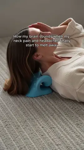 This cervical traction pillow has been so helpful, I’ve just been using it for 10 minutes a day🙌🏻#cervicalpillow #cervicaltraction #neckpillow #neckpainrelief #headacherelief 