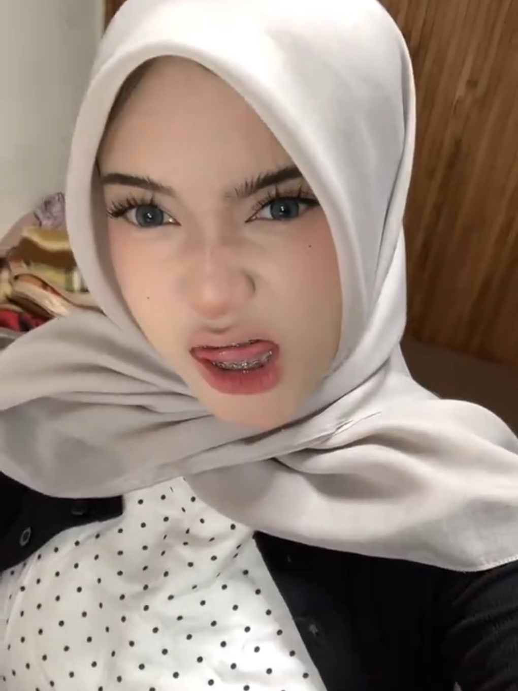 bantu follow guys #cewekcantik #pulen #xyzbca #trend #fyp 