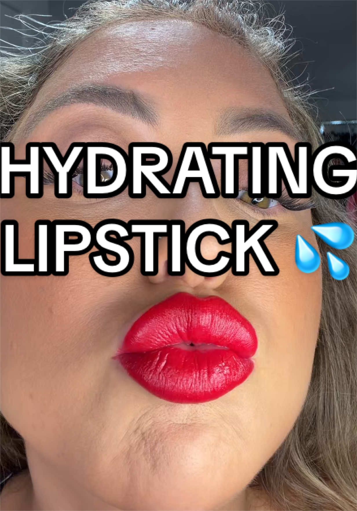 💋✨ Revlon Super Lustrous Ultra Lipstick in “Heatwave” 010 ❤️ A bold red lip with a soft-blurring finish ✨ This formula glides on smoothly, feels hydrating and comfortable on the lips, and gives a stunning diffused matte look without feeling dry. Perfect for anyone who loves a statement lip that still feels lightweight and wearable. #Juicylips  #HydratingLipstick #RevlonHeatwave #RedLip #BlurredLips @REVLON 