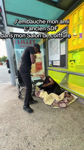@NEWGENERATIONLOUNGE.     il y a quelques semaines, je l’ai rencontré dans la rue, à Belfort. Beaucoup passaient devant lui sans le regarder. J’ai décidé de lui tendre la main. Aujourd’hui, une nouvelle étape commence : il rejoint mon salon   @NBARBER | Men’s barber 💈💇‍♂️  Cette vidéo n’est pas là pour faire le buzz, mais pour rappeler qu’un simple geste peut changer une vie. Si cette histoire vous touche, partagez cette vidéo pour montrer qu’il existe encore de la solidarité. 🤲 Qui sait… votre partage permettra peut-être à quelqu’un d’autre de retrouver espoir. 🙏 #Belfort #pourtoi #Solidarité #Coiffure #Barber         
