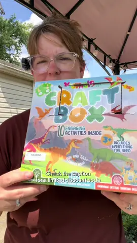 Use code MUMARUTHIE5 for a limited time discount. Mumaloo Craft Box for Kids Ages 3-8 – 10 Mess-Free Arts & Crafts Activities, DIY Toys with All Materials Included – Boosts Creativity & Fine Motor Skills screen free summer activities; educational activities; elementary; kindergarten @mumaloo_ 