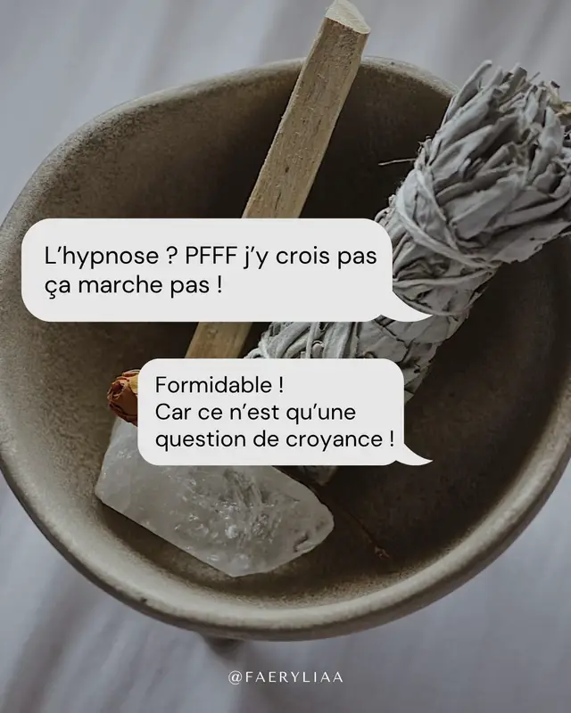 Tu penses que l’hypnose est un effet placebo ou qu’il faut “y croire” pour que ça fonctionne ? C’est l’un des plus grands mythes autour de l’hypnose. L’hypnose est un état naturel que ton cerveau expérimente déjà chaque jour : lorsque tu es absorbé par un film, perdu dans tes pensées ou que tu arrives à destination sans avoir vu le trajet passer. En séance, cet état est simplement utilisé de façon volontaire pour travailler sur les habitudes, les émotions, les blocages et les schémas inconscients. Le vrai changement ne vient pas de la magie. Il vient de la façon dont ton cerveau apprend, automatise et se transforme. Chez Faeryliaaa, mon objectif est de rendre l’hypnose accessible à tous et de montrer ce qu’elle est réellement, loin des clichés. Et toi, tu pensais que l’hypnose fonctionnait uniquement si on y croyait ? 💬 Dis-moi en commentaire ce que tu en penses. #hypnose #subconscient #developpementpersonnel #confianceensoi #reprogrammetoncerveau 