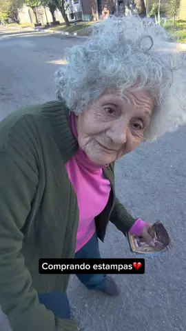 Pide la voluntad a cambio de estampitas💔🥹