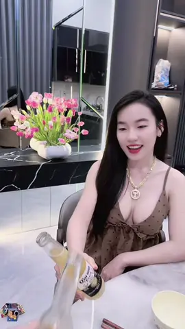 Thương em đi 😝