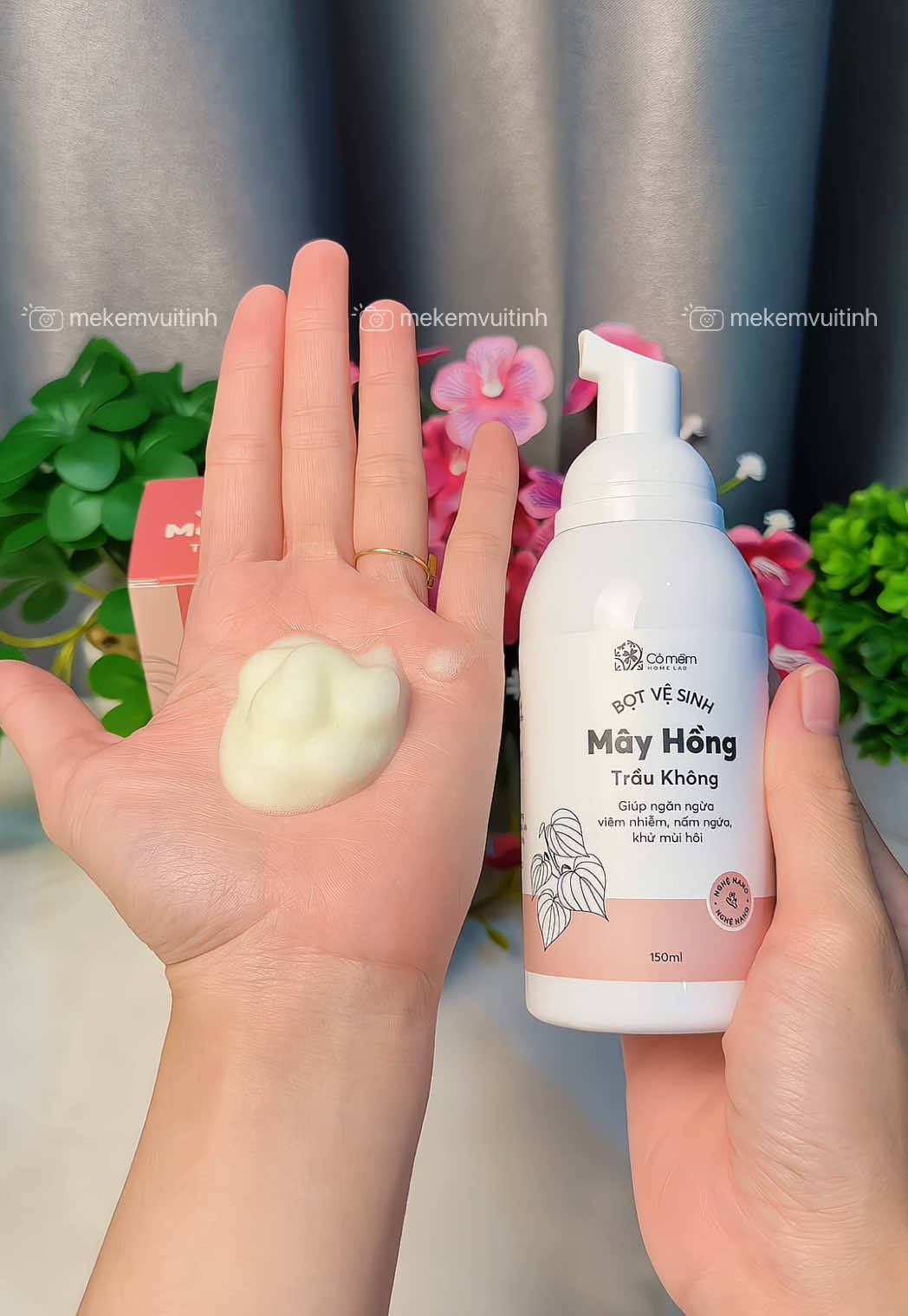 Mẹ bầu, mẹ bỉm đừng chỉ chăm da chăm dáng mà quên chăm sóc cô bé nha. Chọn đúng sản phẩm dịu nhẹ sẽ giúp mình luôn thoải mái và tự tin hơn mỗi ngày ✨ #hoptaccung #botvesinhmayhong #dungdichvesinh #comem #xuhuong 