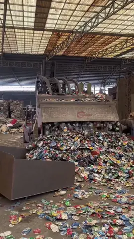 If you are interested in the scrap aluminum recycling and smelting industry and want to enter this field, or if you need smelting equipment, please leave a message.#aluminum #aluminummelting #aluminumfurnace #casting #vortexfurnace 