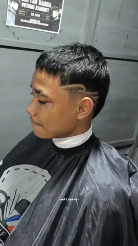 Masa mowhak mu akan segera habis kawan, segera rapikan😂 #kangcukurkang? #mas0pung #bugelkedung #mowhawk #fypシ 