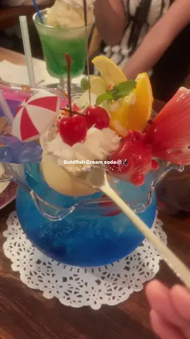 애니에서 나올법한 초대왕 금붕어 크림소다🎏🍨🌊➰ 📍 〒150-0001 Tokyo, Shibuya, Jingumae, 5 Chome−51−6 テラアシオス青山低層棟 1階 #오타쿠한테만추천 #喫茶店 #東京喫茶店 #aesthetic #shoujo 