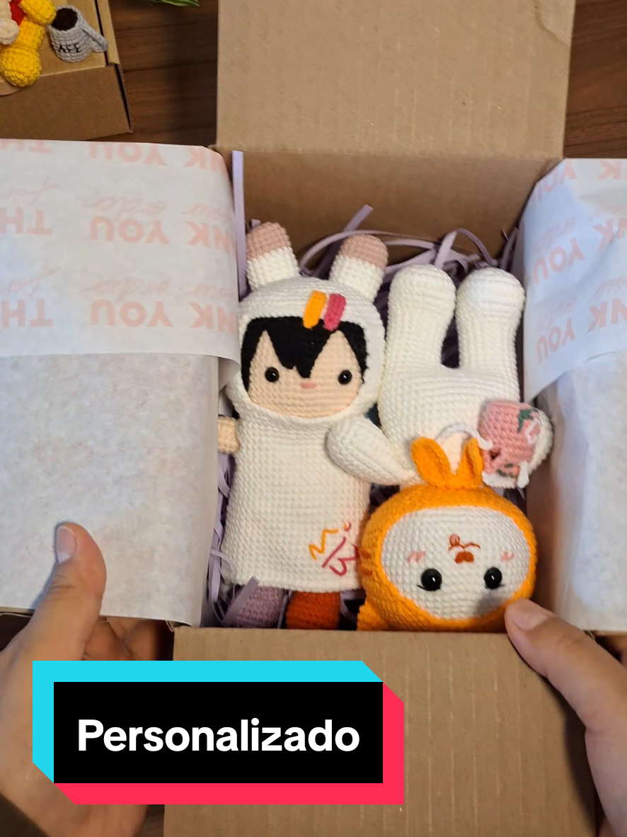 📦✨ Otro amigurumi personalizado listo para emprender su viaje hacia su nuevo hogar. 🧶💜 ¿Te gustaría tener el tuyo? Escríbeme y con gusto haré realidad tu personaje o profesión favorita. 💜 #emibonnie #emibonnieany #amigurumipersonalizado #amigurumi #crochet 