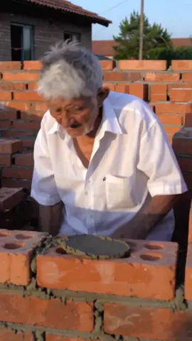 JULHO É O MÊS DE ANIVERSÁRIO DA DONA GERALDA E, TAMBÉM, DO SEU SALÃO! O INSTITUTO DANGE AQUI, NOVAMENTE, PRETAMOS UMA HOMENAGEM À PESSOA QUE FOI MUITO MAIS QUE UMA MÃE ! 𝘿𝙖𝙨 𝙢𝙖𝙤𝙨 𝙦𝙪𝙚 𝙡𝙞𝙢𝙥𝙖𝙫𝙖𝙢 𝙖𝙤 𝙨𝙖𝙡𝙖𝙤 𝙦𝙪𝙚 𝙣𝙤𝙨 𝙛𝙤𝙧𝙢𝙤𝙪 ✂️✨ Nossa história não começou com facilidades, mas a nossa mãe, Dona Geralda, transformou as dificuldades em etapas para o seu sucesso.  No salão dela, ela não cuidava apenas de cabelos; ela construía o nosso futuro. Hoje, os nossos diplomas são os troféus dela. Um servidor federal e uma fisioterapeuta que são, acima de tudo, filhos de uma guerreira que provou: o amor é o combustível mais poderoso do mundo. Parabéns!  Dona Geralda!  Você é nota 1000! ❤️ #DonaGeralda #MãeGuerreira #HistóriaDeVida #Nanuque #Sucesso 