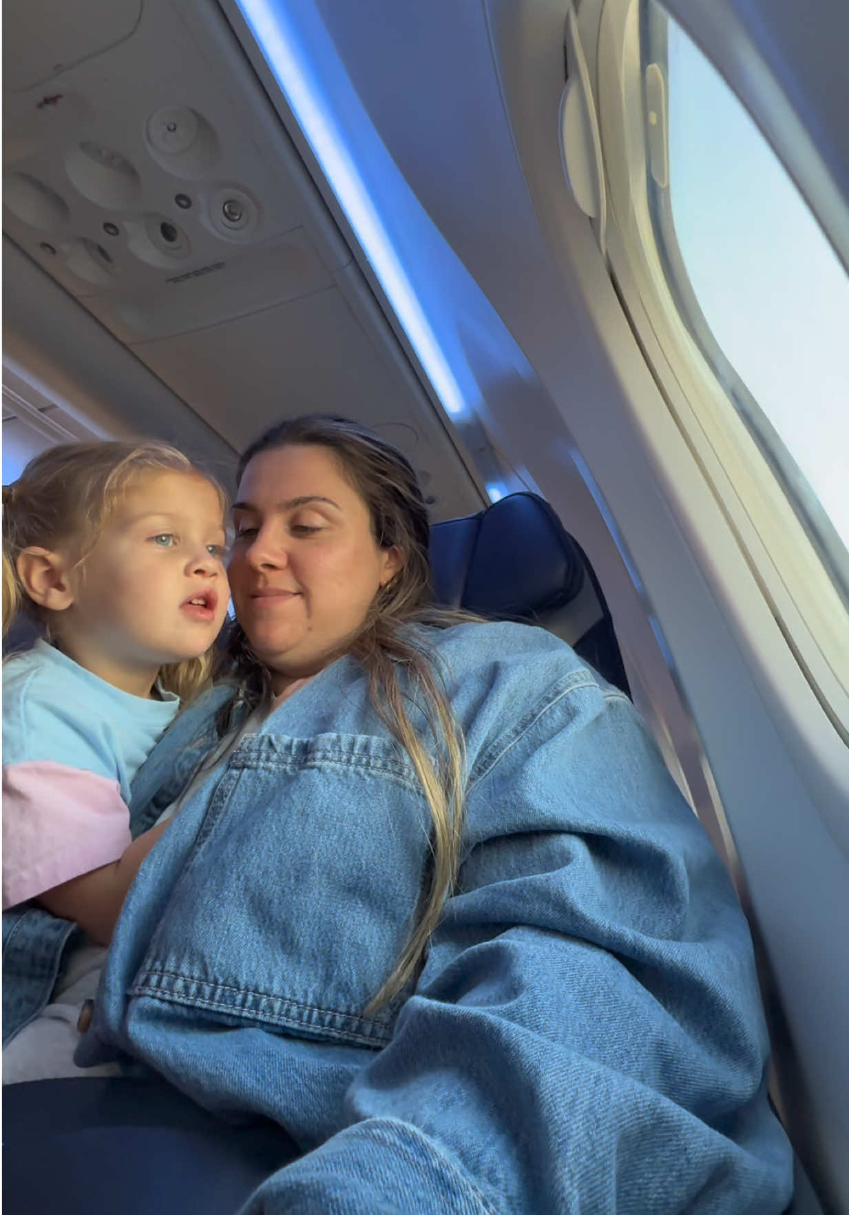 Our favorite travel destination will always be wherever daddy is 🫶🏼 #pilotwife #aviation #airlinelife #travelvlog #nonrevtravel 