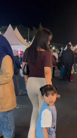 bersama tante dewi selalu happy😆