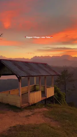 Salah satu tempat untuk menikmati sunset di danau toba. 📍Sippan 📹 IG : jonesdospy18 #danautoba #wisatasippan #wisatasumut #sumut #fyp 