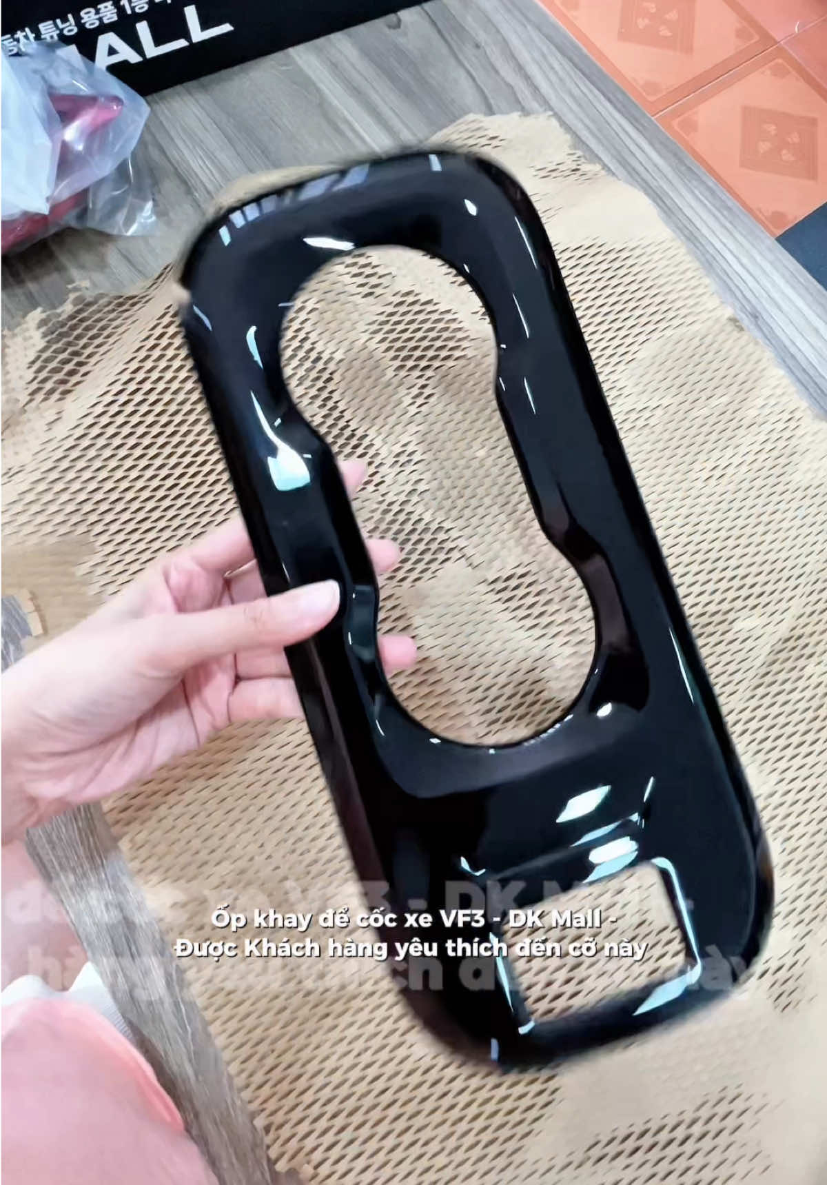 Ốp Khay để cốc cho xe VF3 khách đặt rất thích nhà DK Mall cố gắng hoàn thiện đóng gói cho khách yêu #doxevf3 #khaydecoc #opbaovekhayvf3 #optrangtrixevf3 #dkmall 