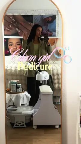 Yooo mes caennais ❗️ nouvelle adresse beauté débloquée 🦶@Christelle, un institut qui a du mérite alors on soutient nos petits commerçants ( like et abonne toi pour elle 🥰) sinon j’avais trop sous estimé les pieds ommmg le gommage et massage 😍 et en plus Christelle fait une mega promo lancement microshading mes stars ✨ collaboration #caen #pedicure #feet #fyp 