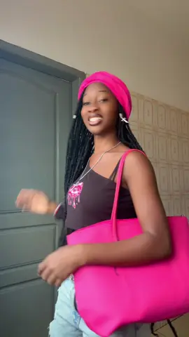 Demain à 15h vien seulement si t’es intéressé par les défiler vien avec jean 👖 short et sauter noir #tiktokchallenge #tiktoktogo228🇹🇬🇹🇬🇹🇬ktogo228 #tiktokindia #tiktokviral #tiktokviral 