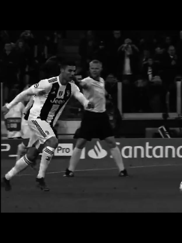 حتي لو كنت امامي 👑🖤.  .  .  .  .  .  .  .  .  .  .  #cristianoronaldo #foryou #عبارات #ابداع_ادهم⚜️🖤 #عباراتكم_الفخمه📿📌 