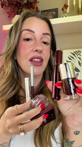 The Clinique Black Honey collection just keeps getting better. 🍒🖤 This bundle includes the iconic Almost Lipstick, matching lip liner, Black Honey blush, the limited-edition eyeshadow palette, nail polish, and mascara for the easiest coordinated makeup look. If you love effortless, wearable makeup that flatters just about everyone, this set is worth grabbing before it’s gone. @Clinique  #clinique #blackhoney #makeupbundle #almostlipstick #blackhoneylipstick 