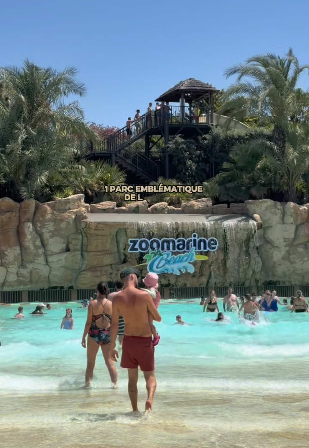 Et toi, tu connais ce parc ? 🐬☀️ Si tu es de passage dans le sud du Portugal, je te conseille l’incontournable de l’Algarve : @zoomarine_algarve_oficial . Ouvert depuis  35 ans, ce parc plaira autant aux plus petits qu’aux plus grands. ❤️ Petit plus que j’ai beaucoup apprécié : Zoomarine est également engagé dans la protection des animaux grâce à son centre « Porto d’Abrigo », qui participe à la préservation et à la réhabilitation des animaux marins. 🐢🌊 Que tu sois en famille, en couple ou entre amis, je te le recommande à 100 %. On a passé une superbe journée et créé de très beaux souvenirs. ✨ Tu connaissais déjà Zoomarine ? 👇 #algarve #bebe #journeeenfamille #zoomarine #portugal 