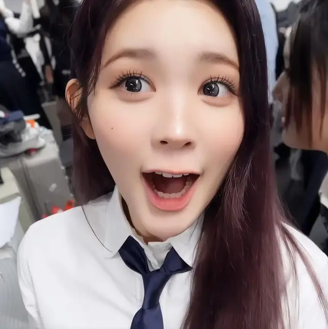 260712 #A_NA weverse comment  ​👤: Yuna-ya, challenge Tebak Siapa yang Baru Keluar dari Penjara yang kamu rekam bareng Ian itu, siapa duluan yang ngajakin? 🌻: Bukannya kita sengaja rekam karena ada yang ngajakin 🌻: Tapi karena kita lagi bertingkah lucu di depan Eonni-eonni tim konten, terus ketangkap kamera (direkam) deh mwhehe^^ #Hearts2Hearts #하츠투하츠 #에이나 @Hearts2Hearts