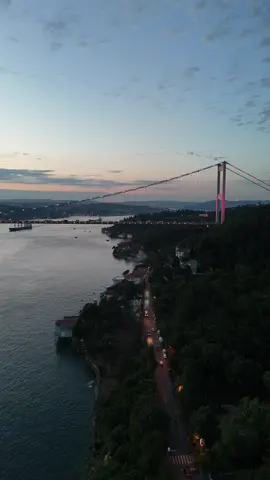 The city glows at sunset as if it is keeping a thousand love stories alive. ❤️ #goturkey #istanbulcitylover #seyyahser #visitistanbul 