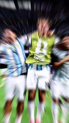 ¡Argentina no es el mejor equipo, es el más protegido! 🚨🇦🇷 Olvida el talento y la táctica, lo que estamos viendo en la cancha es un favoritismo descarado que está arruinando la credibilidad del fútbol. ⚽️💔 Penales dudosos, faltas fantasma para cortar el ritmo del rival y una impunidad total para repartir patadas. Esto no es una conspiración, es el puro negocio de la FIFA para que su máxima estrella siga generando millones en derechos de transmisión. 💸 Cualquiera que intente competir, lamentablemente se enfrenta a 12 jugadores en la cancha en un torneo que parece tener un guion ya escrito. ¿Crees que Argentina recibe ayuda arbitral descarada o son justos ganadores? ¡Deja tu opinión en los comentarios ahora mismo! 👇💬 #Argentina #Messi #FIFA #Futbol #Polemica #Mundial #Arbitraje #Soccer #DeportesTikTok #Deportes #AFA