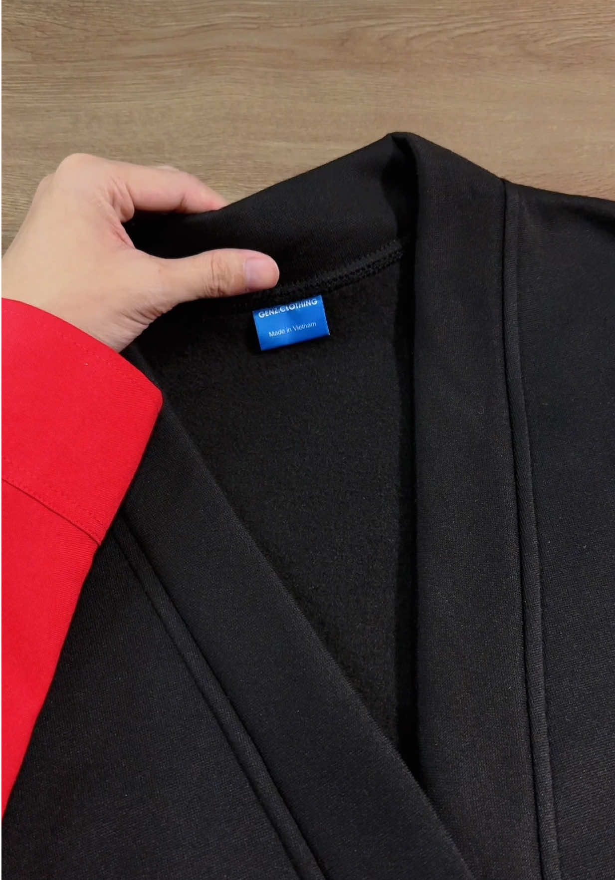 Cardigan nỉ bông, 1 lớp nhưng vẫn có độ dày để nâng form đứng mẫu, form rộng thành ra là không quá nóng #reviewquanaonam #aokhoacnam #aokhoaccardigan #aocardigan #cardiganoutfit 