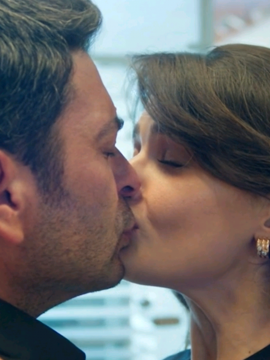 Hay besos que te marcan el alma... ❤️ #LejosDeTi NUEVA ETAPA, martes 14 de julio, 10PM/9C