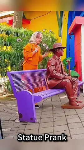 Statue prank #scared #usa #funnymoments #statue #foryou 