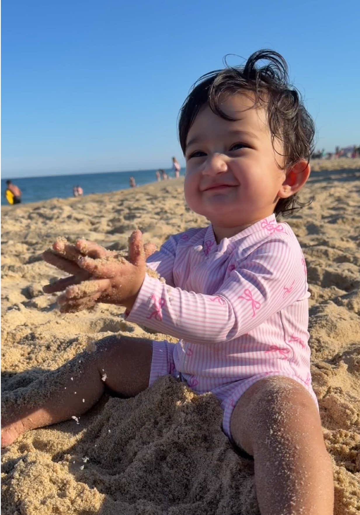 She’s a sand baby, literally played with sand ALL day#baby #babygirl #beach #beachday #cute 