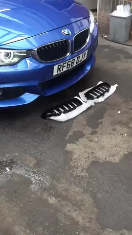 cambiando la rejilla de un BMW en 10 segundos #BMW #coches 