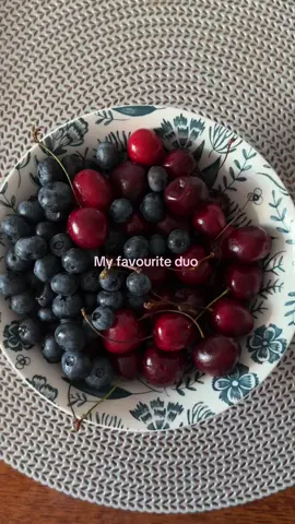 #черника #черешня #blueberry #cherry #berries 