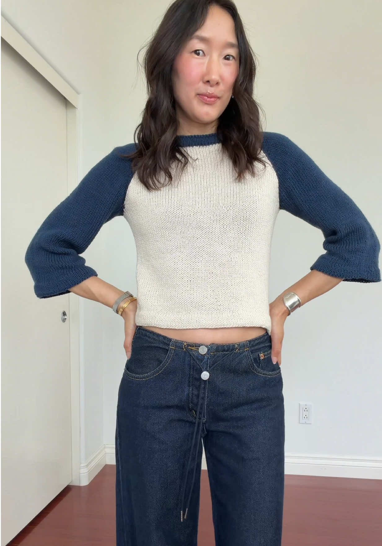 love the boyish look of this sweater! the perfect prefall knitting project! the 3/4 sleeves are perfect! honored to be a test knitter for the orsonero sweater by Ida Elvedahl! knitted with cottonwool 3 from Gepard held double in dark blue and cream! @elvedahlthreads #theyarnvswhatimade #knittingtiktok #knittingpattern 