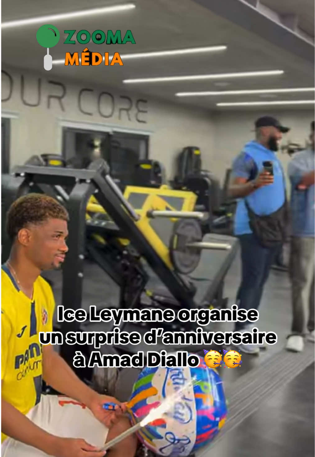 À l’occasion DE l’anniversaire du joueur de football de l’équipe nationale de la Côte d’Ivoire 🇨🇮 Amad Diallo, le créateur de contenu Ice Leymane a décidé de lui faire une surprise pour lui souhaiter un excellent anniversaire 🥳. #amaddiallo #iceleymane #anniversaire #surprise #tiktokcotedivoire🇨🇮 