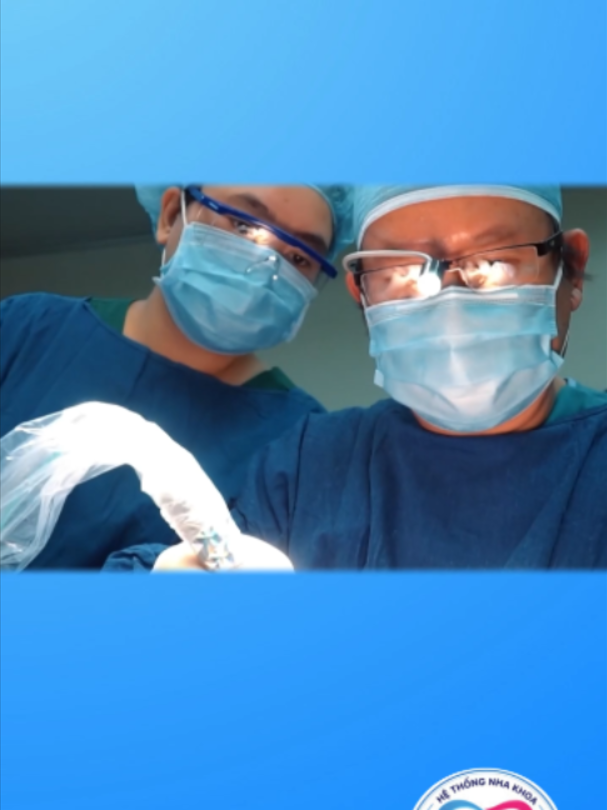 Hành trình TS.BS Võ Văn Nhân tìm kiếm, nghiên cứu và đưa công nghệ Robot cấy ghép Implant YakeBot về Việt Nam.  Gần 2 năm tìm hiểu, nghiên cứu học hỏi và trực tiếp trải nghiệm công nghệ Robot Implant YakeBot tại Trung Quốc. Hành trình ấy mở ra cột mốc hợp tác và chuyển giao công nghệ trong lĩnh vực nha khoa tại Việt Nam nói chung, cấy ghép Implant nói riêng, với mong muốn hướng đến quy trình điều trị được kiểm soát chặt chẽ hơn, nâng cao độ chính xác và an toàn cho người bệnh. #nhakhoanhantam #YakeBot #CongNgheNhaKhoa #Implant #VietDang #RobotImplant