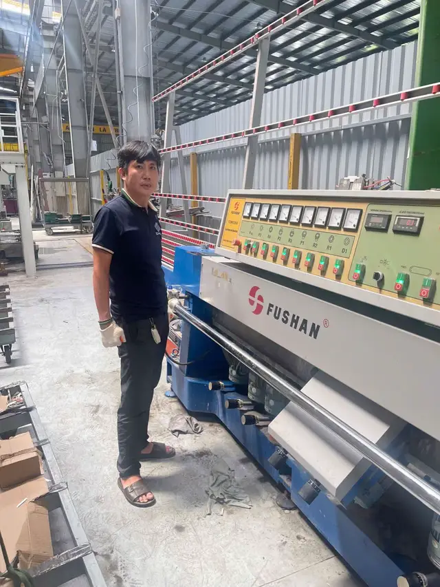 Ngoài bán máy kính  Anh em Gopco vẫn đi bảo dưỡng muôn nơi  Nay bảo dưỡng tại nhà máy Kính Sado Group ạ#maykinhgopco #maymaikinh #mayruakinh 