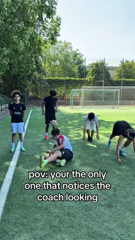 Und dann wundert man sich warum man 0-10 verliert😭💀 #fußball #relateable #funnyy #coach #fyp 